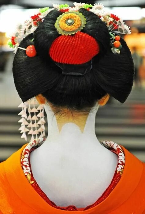 Прическа разделенный персик у гейши фото Maiko's and Geiko's Hairstyles Japanese geisha, Geisha, Japanese hairstyle