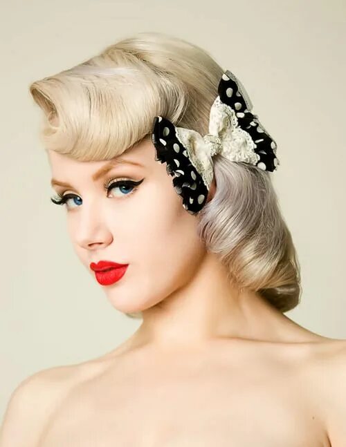 Прическа ретро волосы Wonderfully pretty vintage inspired hair (and make-up). #vintage #hair #hairstyl