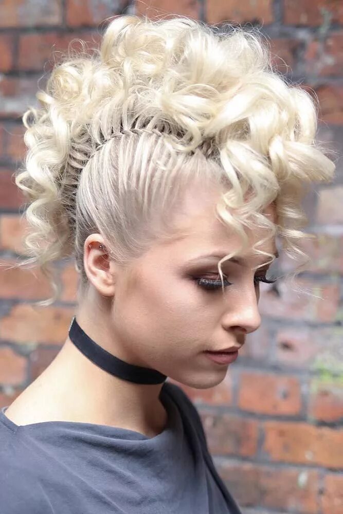 Прическа рокерская для девушек на каре Braided Mohawk: Women Give A New Definition Of The Punky Trend Mohawk hairstyles