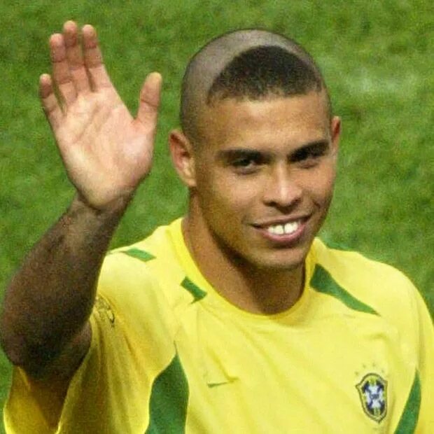 Прическа роналдо в молодые годы Ronaldo Ronaldo haircut, Bad haircut, Weird haircuts