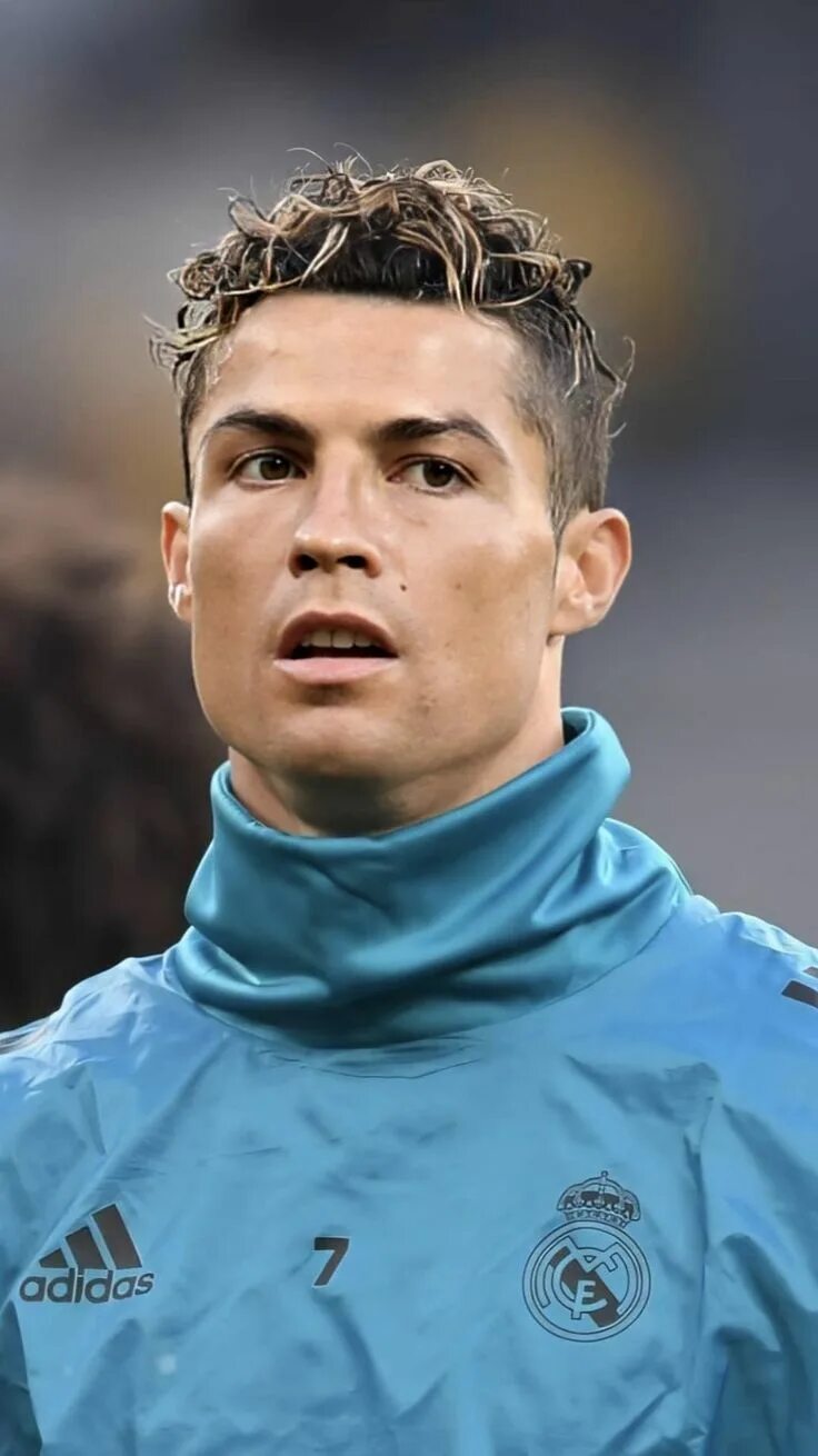 Прическа роналду 2024 фото Cristiano Ronaldo panosundaki Pin Ronaldo, Futbolcular, Futbol resimleri