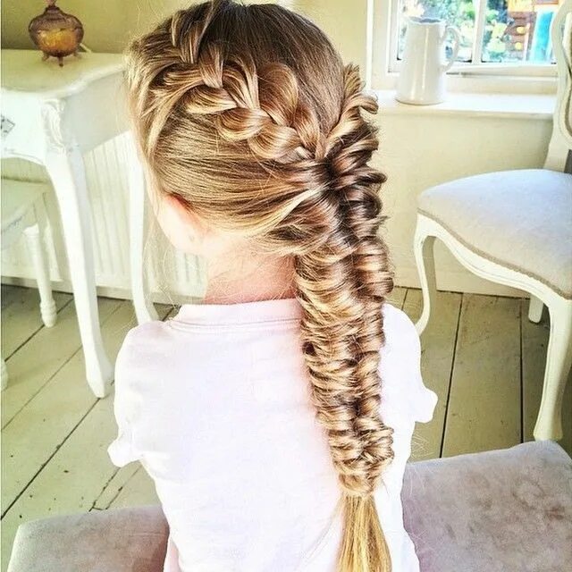 Прическа рыбий хвост для девочек @braid.posts on Instagram: "Love this French braid and Topsy Tail fishtail braid