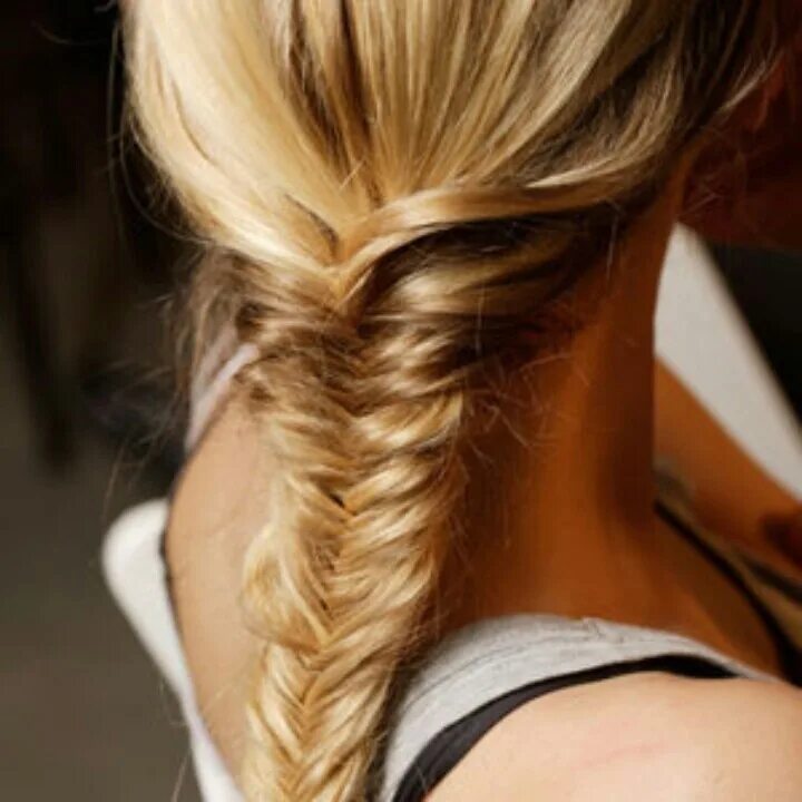 Прическа рыбий хвост фото Fish tail braid- minimal Fishtail braid hairstyles, Hair inspiration, Braided ha