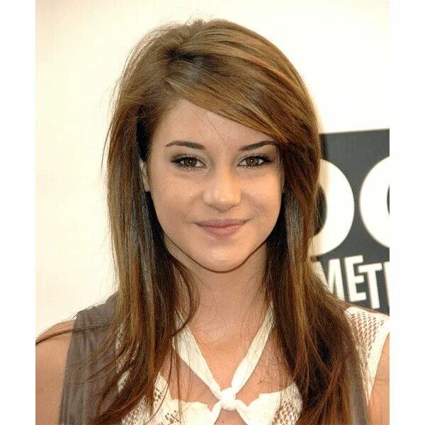 Прическа с длинной косой челкой Shailene Woodley, Hermosa Mujer ❤ liked on Polyvore featuring shailene woodley T