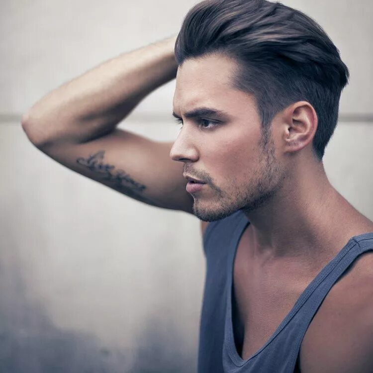 Прическа с длинными висками для мужчин Coiffure homme -coupes tendance et manières de se coiffer Cheveux homme, Coiffur