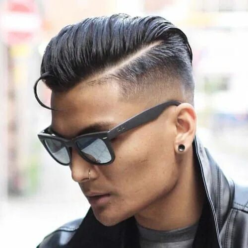 Прическа с длинными висками для мужчин Undercut Hairstyle For Men 2018 #hairstyle #undercut Comb over fade haircut, Fad