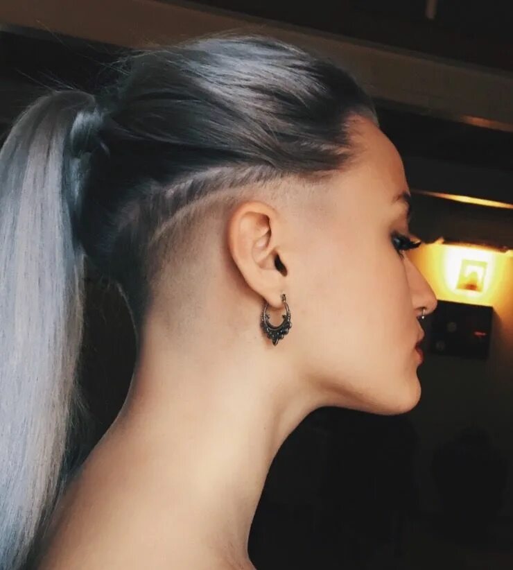 Прическа с длинными волосами и выбритыми висками Pin on capelli Undercut long hair, Undercut hairstyles, Undercut hairstyles wome