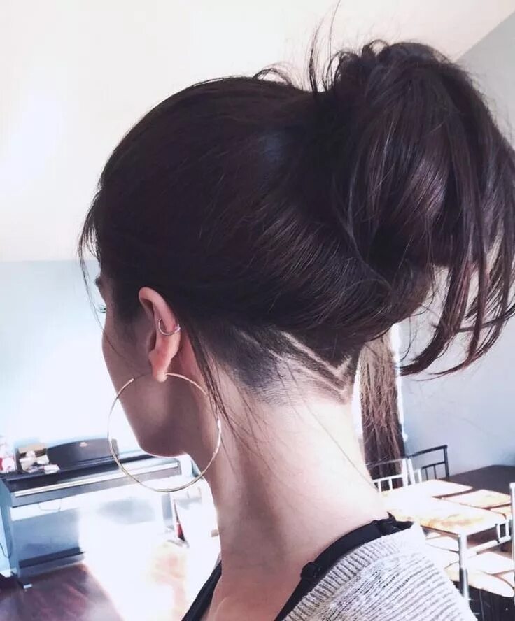 Прическа с длинными волосами на затылке Pin on Cortes de pelo Undercut long hair, Undercut hair designs, Undercut hairst