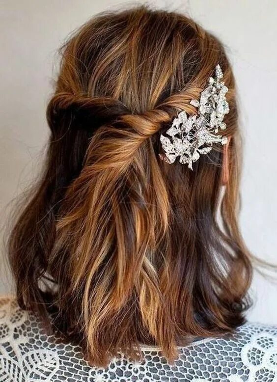 Прическа с гребнем на средние волосы простая #INSPIRAÇÃO - PENTEADOS PARA CABELOS CURTOS Bridal hair tutorial, Bridal hair ha