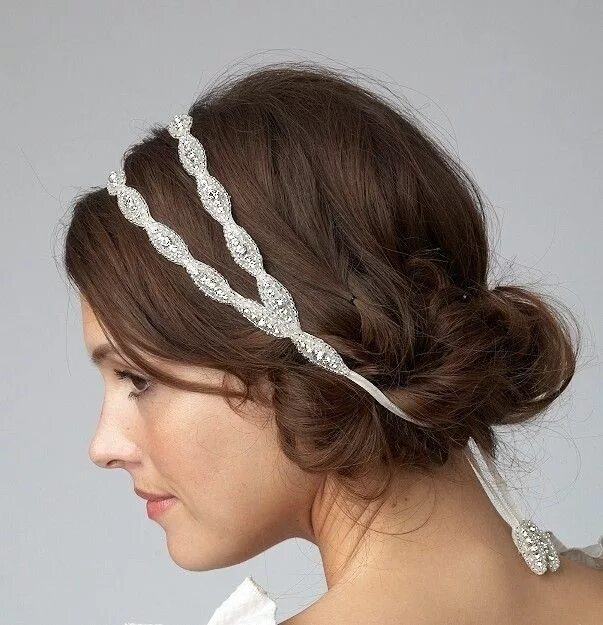 Прическа с греческой повязкой на средние A breathtaking collection of Bridal Hair Accessories Accessori capelli sposa, Ac