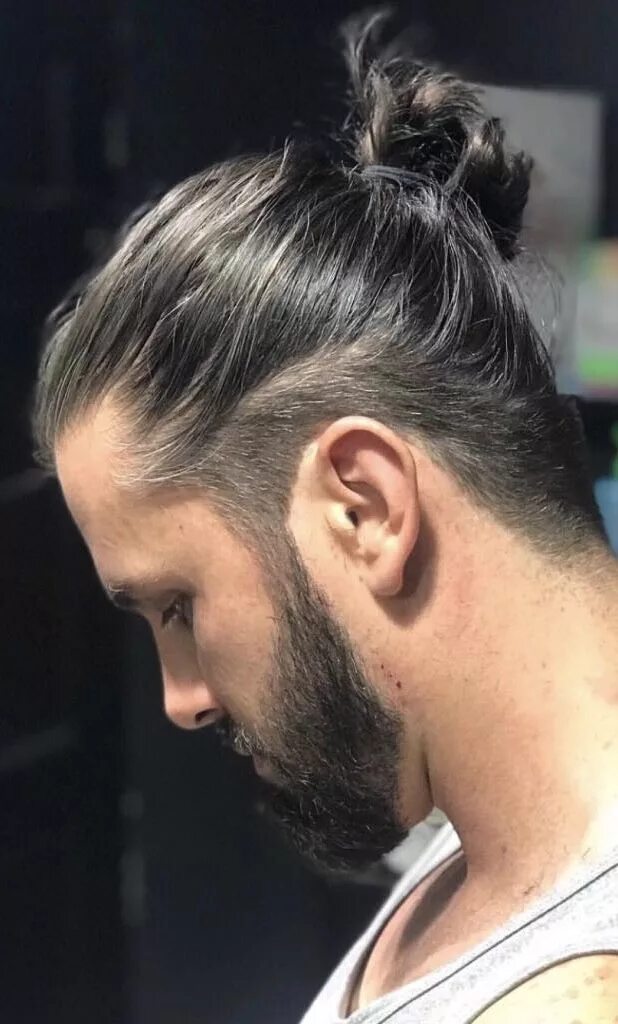 Прическа с хвостом мужская с выбритыми Pin de Jean Gätjens Barbería em Man bun Cabelo cumprido masculino, Cabelo mascul