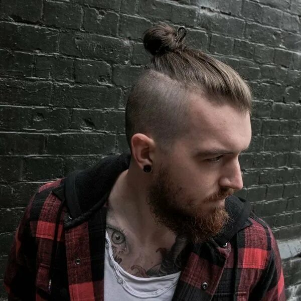 Undercut hair style for men Man bun hairstyles, Long hair styles men, Undercut l