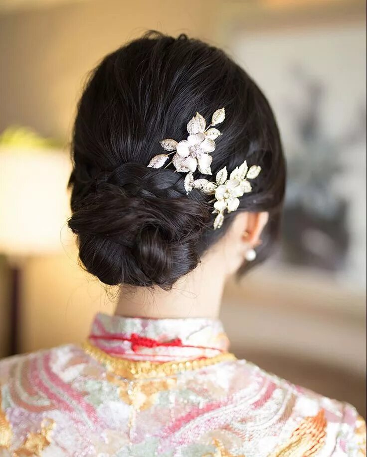 Прическа с китайской шпилькой на короткие волосы 19 Elegant Hairstyles That Go Perfectly with Your Qun Gua - Bride and Breakfast 