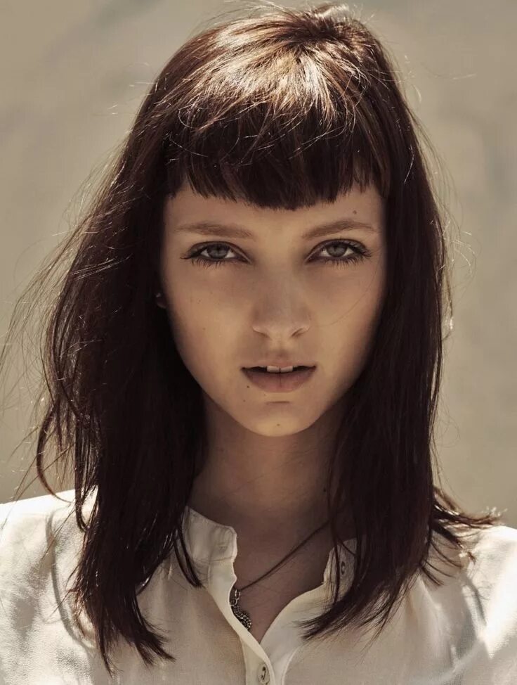 Прическа с короткой челкой и длинными волосами sarah england #bangs #hair Fringe haircut, Medium hair styles, Hair inspiration