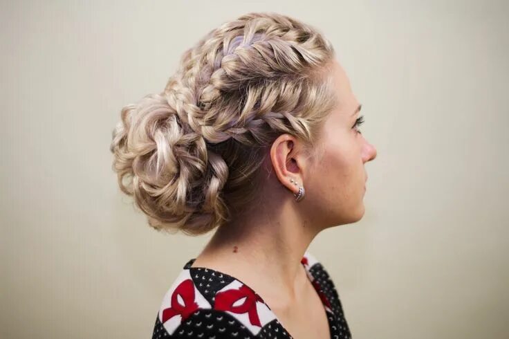 Прическа с косами на волосы фото Прическа из косичек "Вечерняя". Evening hairstyle of braids Танцевальные прическ