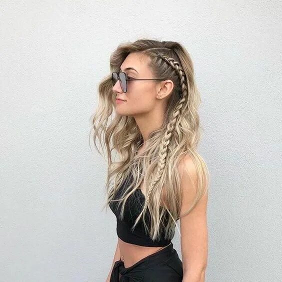 Прическа с косичками и распущенными волосами 10 peinados para lucir tu cabello mediano Side braid hairstyles, Long hair style