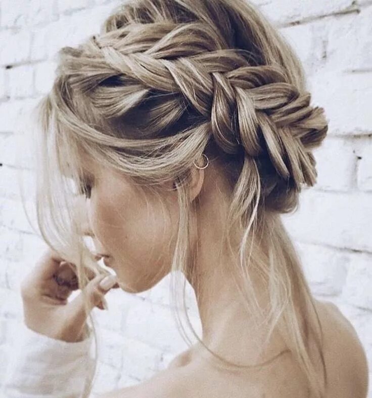 Прическа с косой на средние Pin by Summer Maria on One Day! Crown hairstyles, Hairstyle, Hair styles