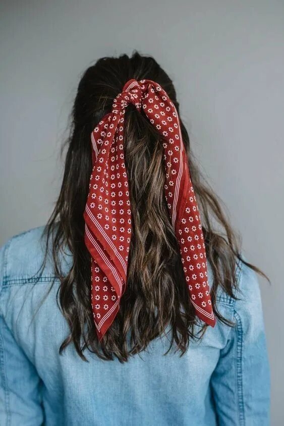 Прическа с косынкой на длинные волосы Pin by ✿ n a d i a ✿ on Hair ☆ Hair scarf styles, Scarf hairstyles, Bandana hair