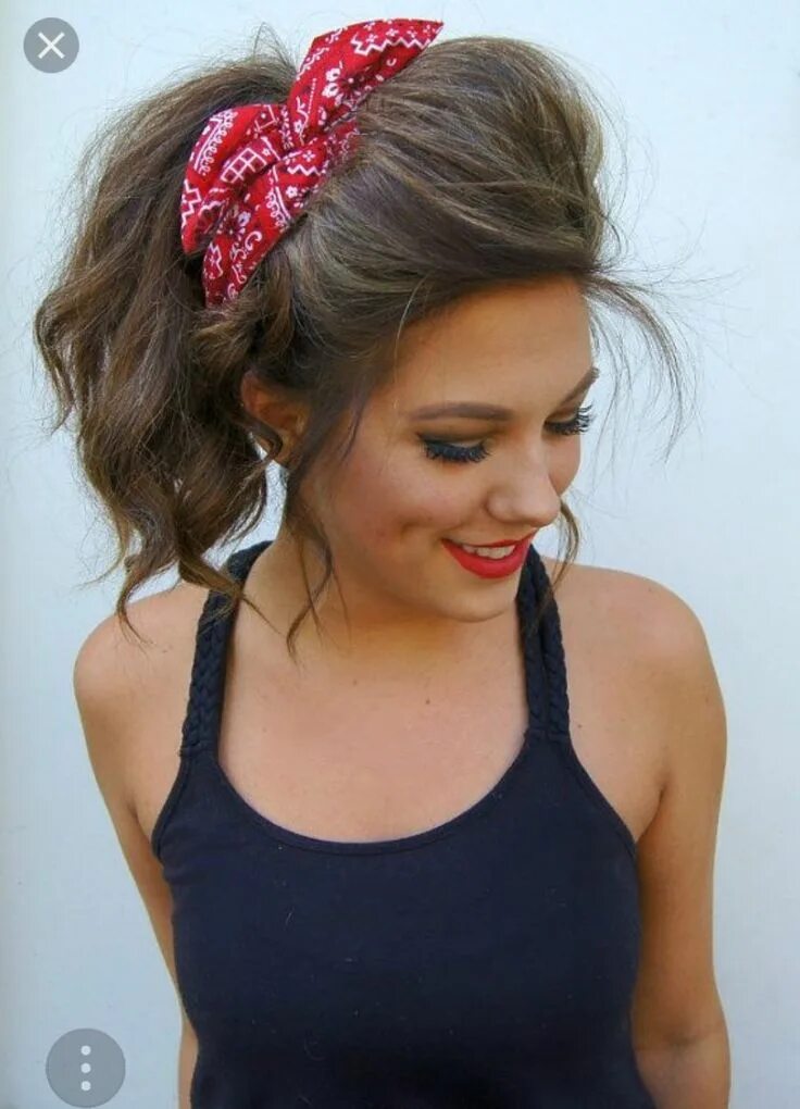 Прическа с косынкой на длинные волосы Bandana ponytail Headband hairstyles, Scarf hairstyles, Pin up hair