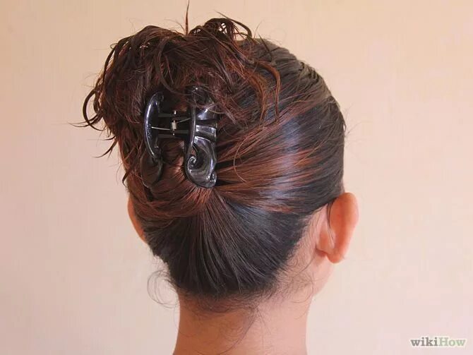 Прическа с крабом на средние волосы пошагово 4 Ways to Put Your Hair Up with a Jaw Clip - wikiHow Up hairstyles, Clip hairsty