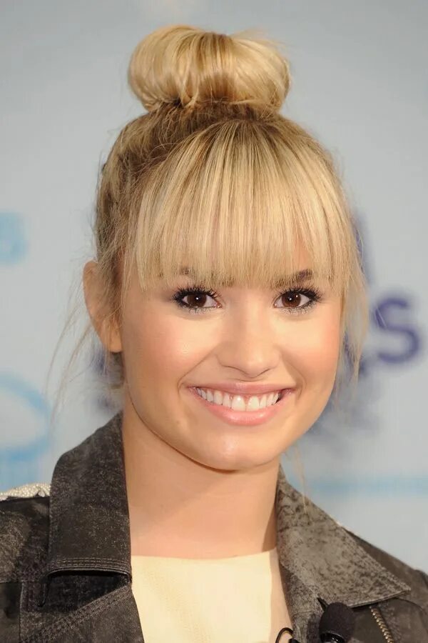 Прическа с круглой челкой Pin on Hair Hairstyles with bangs, Fringe hairstyles, Hairstyles for thin hair