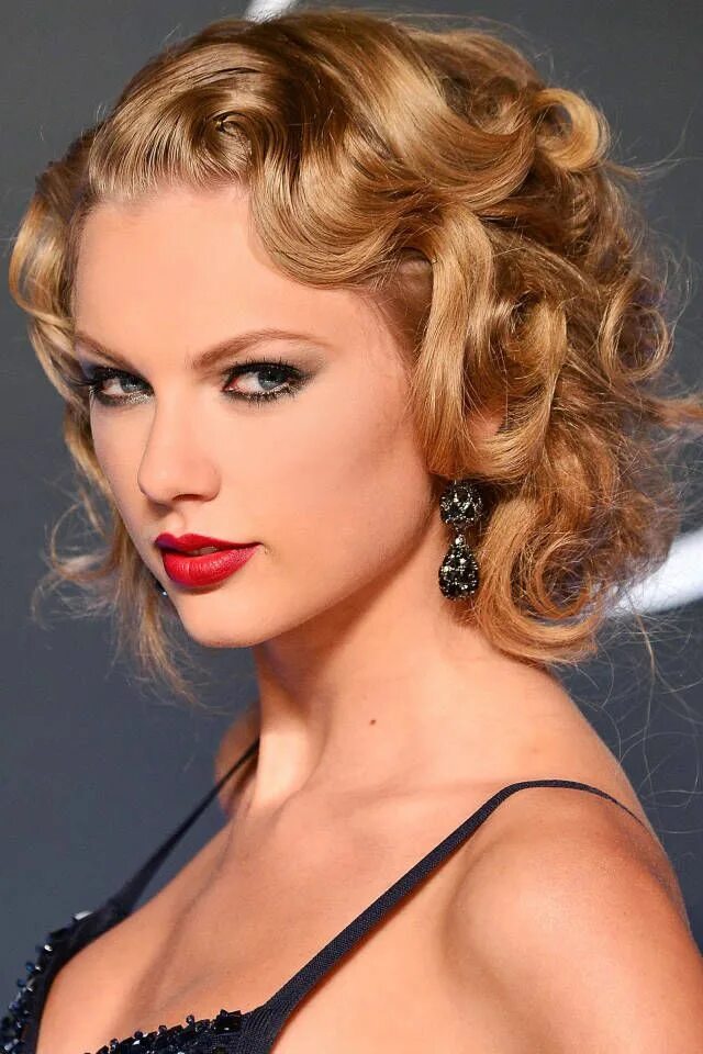 Прическа с кудрями на короткие волосы The 30 Best Hairstyles for Curly Hair Taylor swift hair, Long hair pictures, Cur