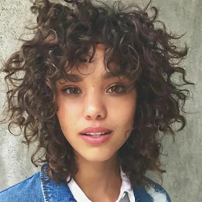 Прическа с кудрявой челкой женская 25 Photos That Will Make You Want Curly Bangs Haircuts for curly hair, Curly hai