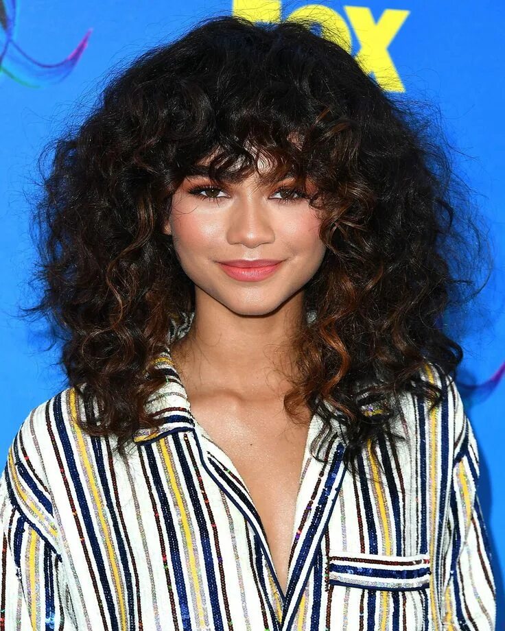 Прическа с кудрявой челкой женская Zendaya Celebrated The End Of 'Euphoria' With Newly Dyed Honey Blonde Curls Mid 