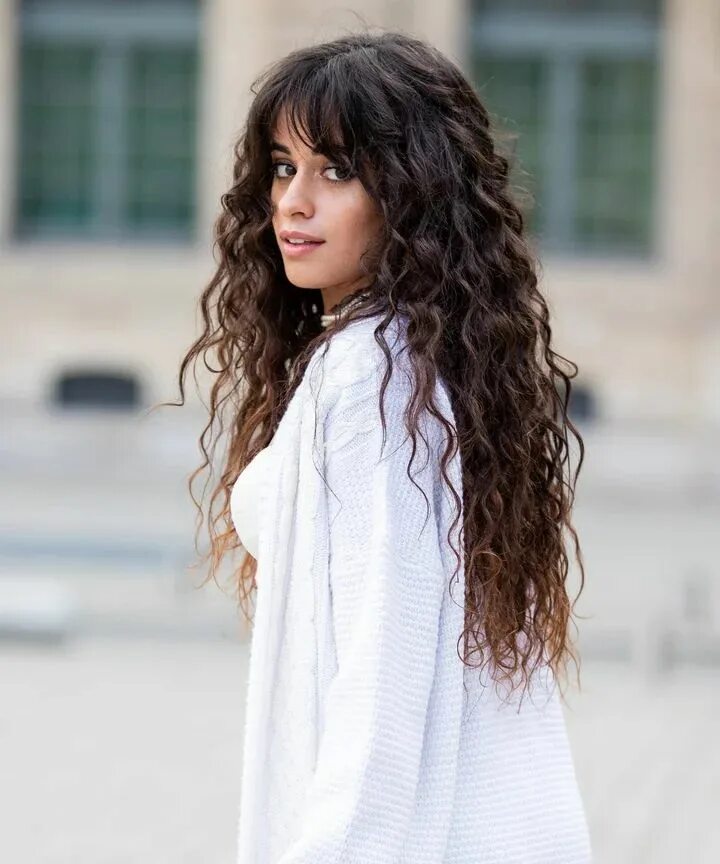 Прическа с кудрявой челкой женская Camila Cabello Long hair styles, Cabello hair, Permed hairstyles