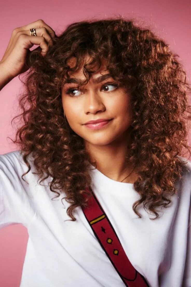 Прическа с кудрявой челкой женская Pin on Zendaya Zendaya hair, Curly hair styles, Curly hair styles naturally