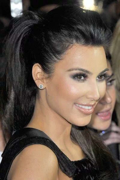 Прическа с начесом Hair + Nails Kim kardashian peinado, Peinados, Peinado y maquillaje