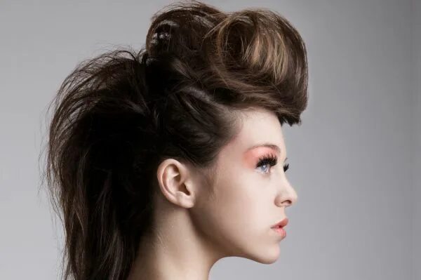 Прическа с начесом big-hair.jpg 600 × 399 pixels Rockabilly hair, Retro hairstyles