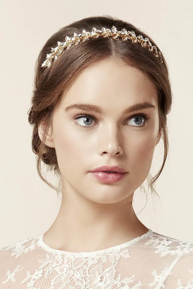 Прическа с ободком на длинные The Beautiful New Collection of Bridal Hair Accessories & Jewelry from Elizabeth