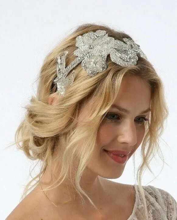 Прическа с ободком на длинные волосы Wedding Accessories ♥ Bridal Headbands Romantic wedding hair, Wedding hairstyles