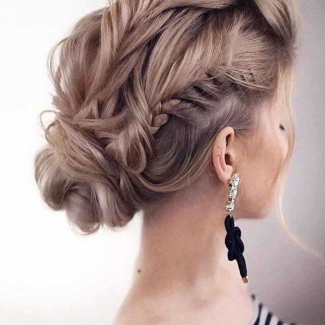 Прическа с плетением на средние In every difficult situation... braid #tonyastylist #braidedupdo #upstyle #hairs