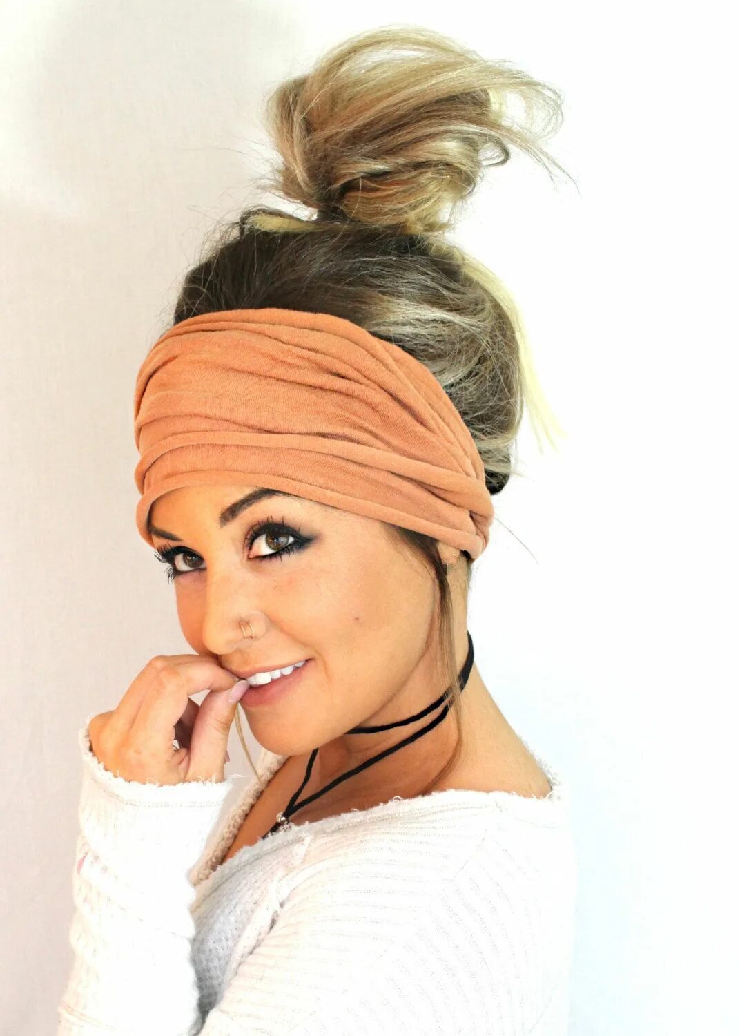 Прическа с повязкой pebbyforevee Headband hairstyles, Long hair styles, Scarf hairstyles