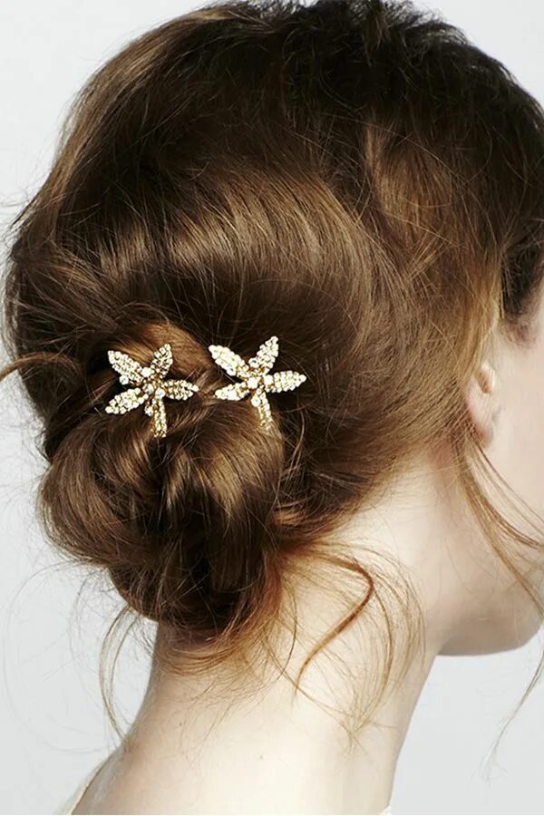 Прическа с шпильками на средние How to Style a Messy Bun That Still Looks Put-Together On Your Laziest Day Messy