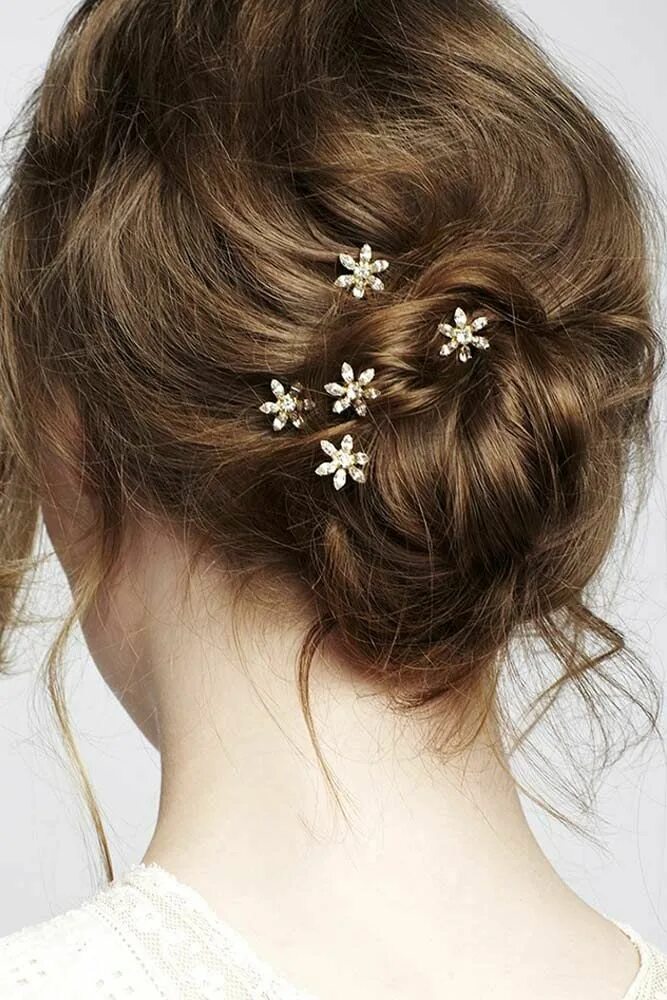 Прическа с шпильками на средние 18 Cute Bobby Pin Hairstyles That Are Easy to Do Sparkly hair accessories, Flora