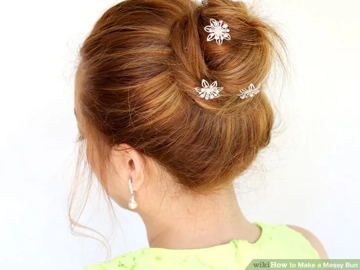 Прическа с шпильками на средние DIY Messy Buns That Only Take Minutes