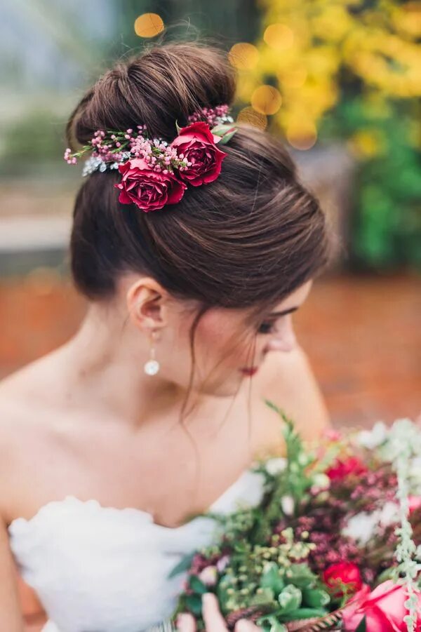 Прическа с цветами Pin by Cararra Designs on Bridal Accessories Bride hairstyles, Flower crown hair