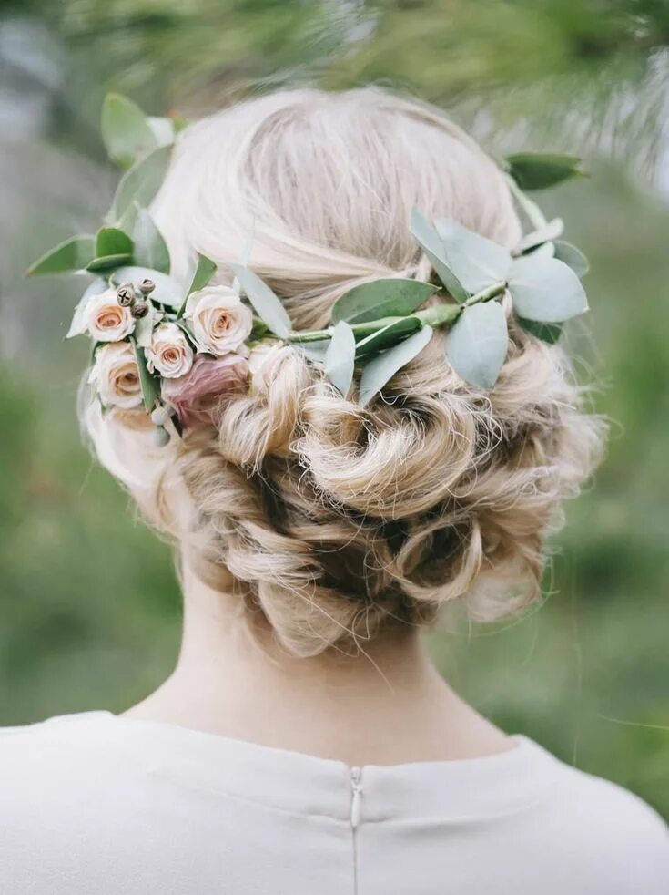 Прическа с цветами wedding hair style with fresh flowers Spring wedding style, Bride speech, Weddin