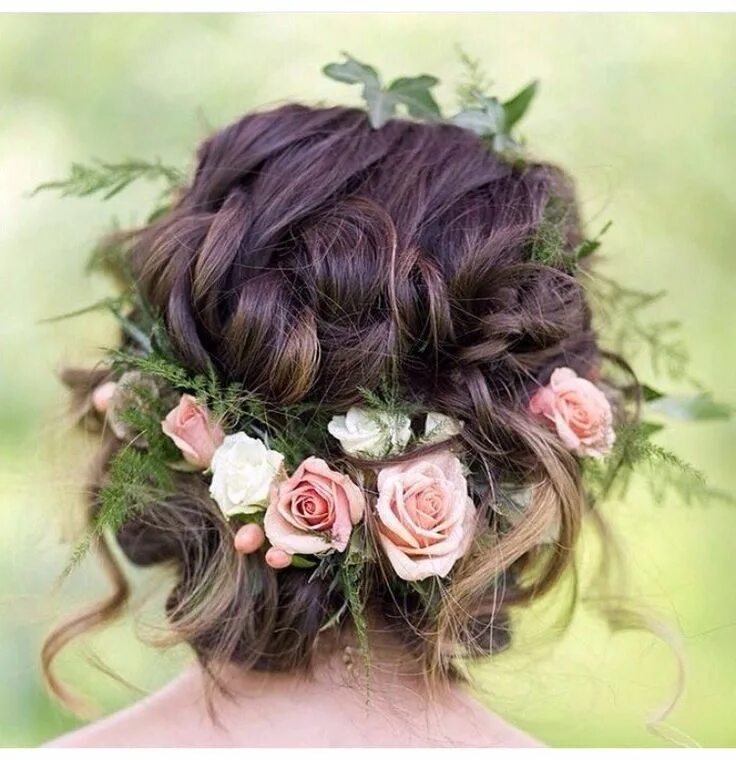 Прическа с цветами Flowers Flower crown hairstyle, Crown hairstyles, Flowers in hair