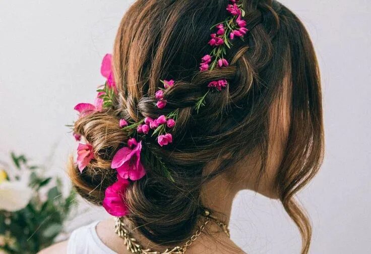 Прическа с цветами Свадебные прически, украшенные цветами Hair styles, Flower braids, Braided bun h