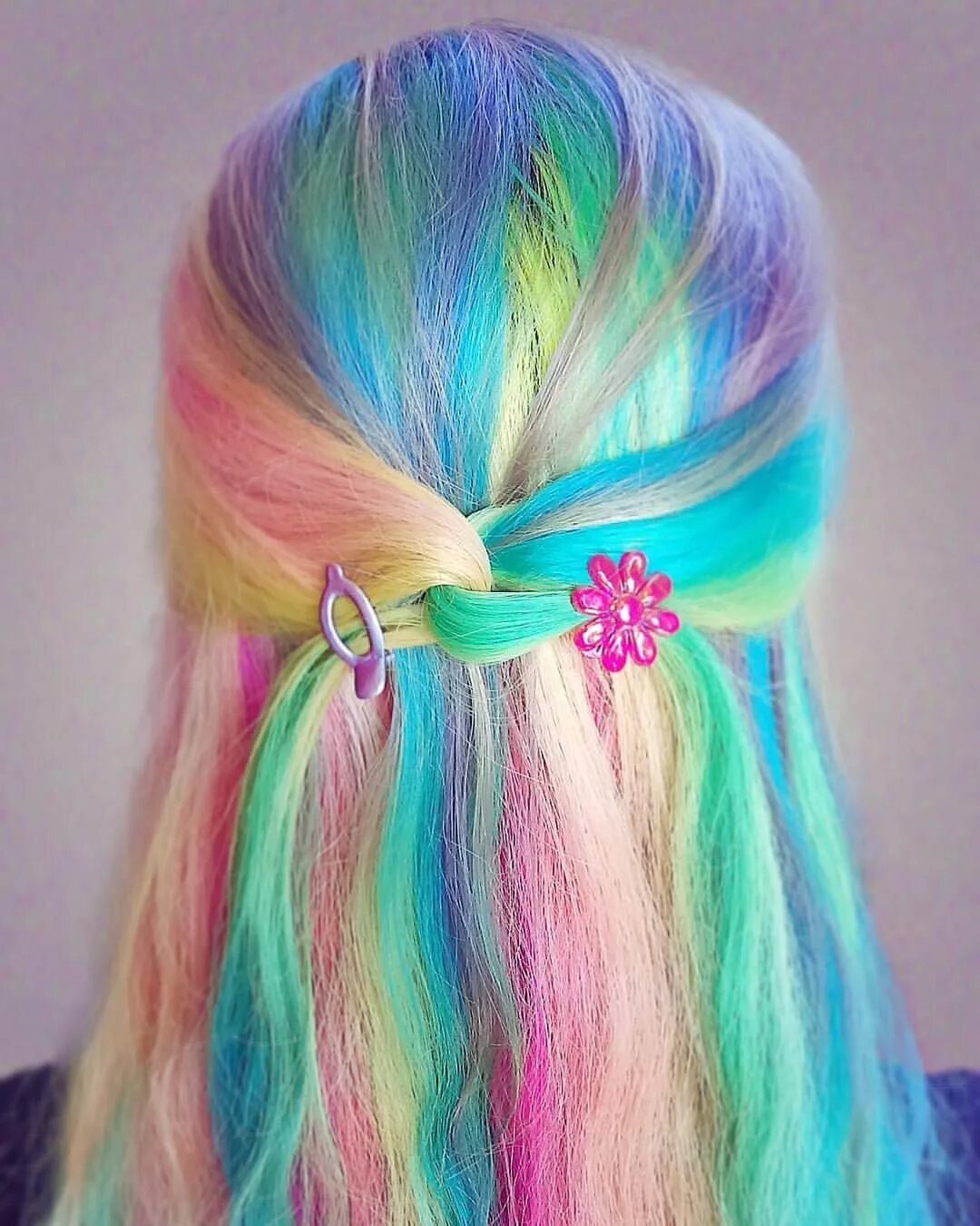 Прическа с цветными волосами для девочки Beautiful Photo by @lila.regenbogen