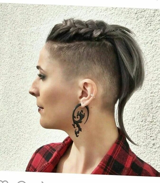 Прическа с выбритыми висками Undercut hairstyles, Viking hair, Viking haircut