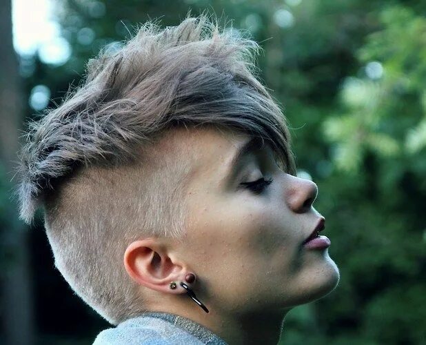 Прическа с выбритыми висками 35 Short Punk Hairstyles to Rock Your Fantasy Short punk hair, Punk hair, Punk h