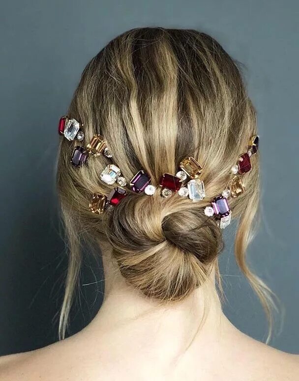 Прическа с заколками фото Pin by Charon Barkley on Headpieces and Hairstyles for the Bride Hair accessorie