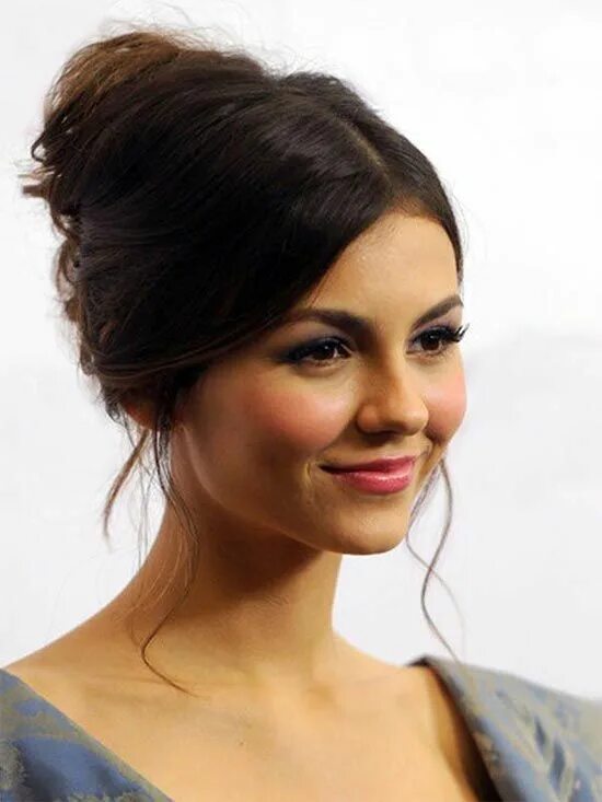 Прическа с закрытыми ушами женские Image result for french twist updo Medium length hair styles, French twist hair,
