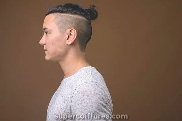 Прическа самурая фото Comment attacher un chignon homme? " Supercoiffures.com Rambut, Potongan rambut,