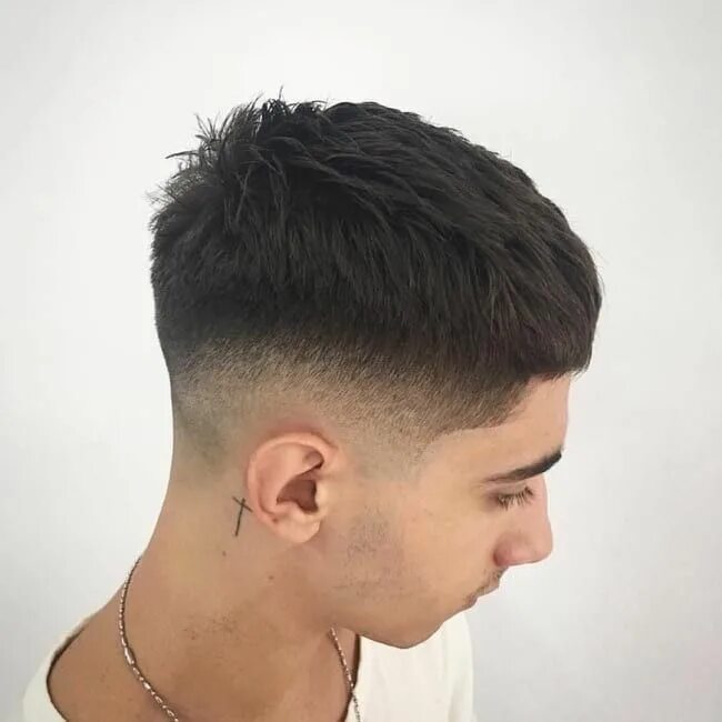 Прическа сбоку Textured Crew Cut with Tapered and Faded Sides on Dark Hair - The Latest Hairsty